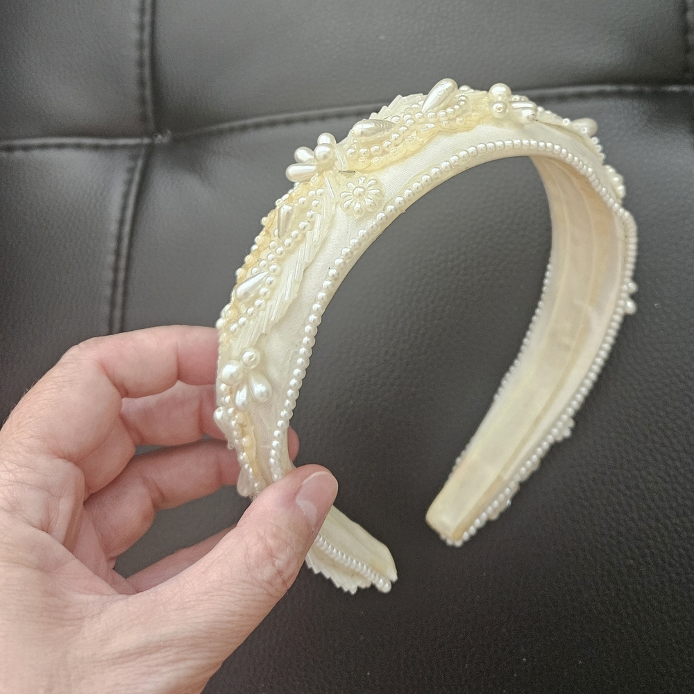 Elegant Cream Pearl Embellished Headband